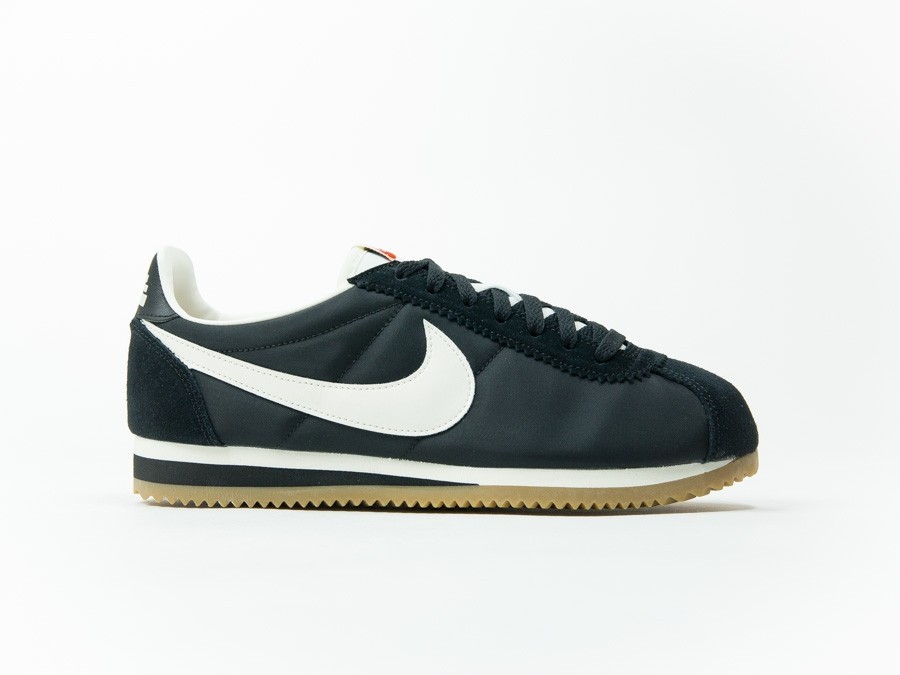 nike classic premium