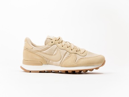 nike womens internationalist