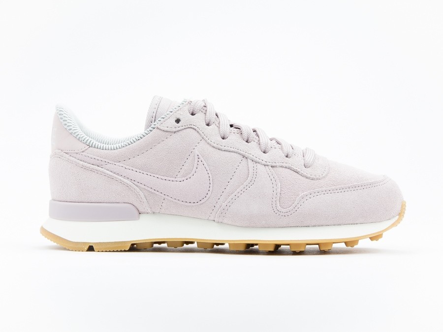 nike wmns internationalist se