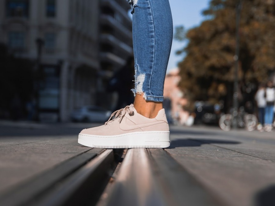 excusa Ocultación Abolido NIKE WMNS AIR FORCE 1 SAGE LOW PARTICLE BEIGE - AR5339-201 - TheSneakerOne