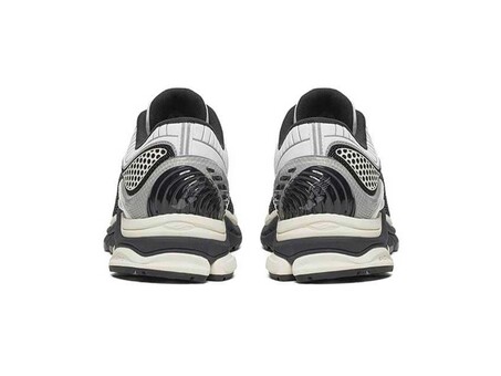 SAUCONY PROGRID PARAMOUNT - BLACK WHITE