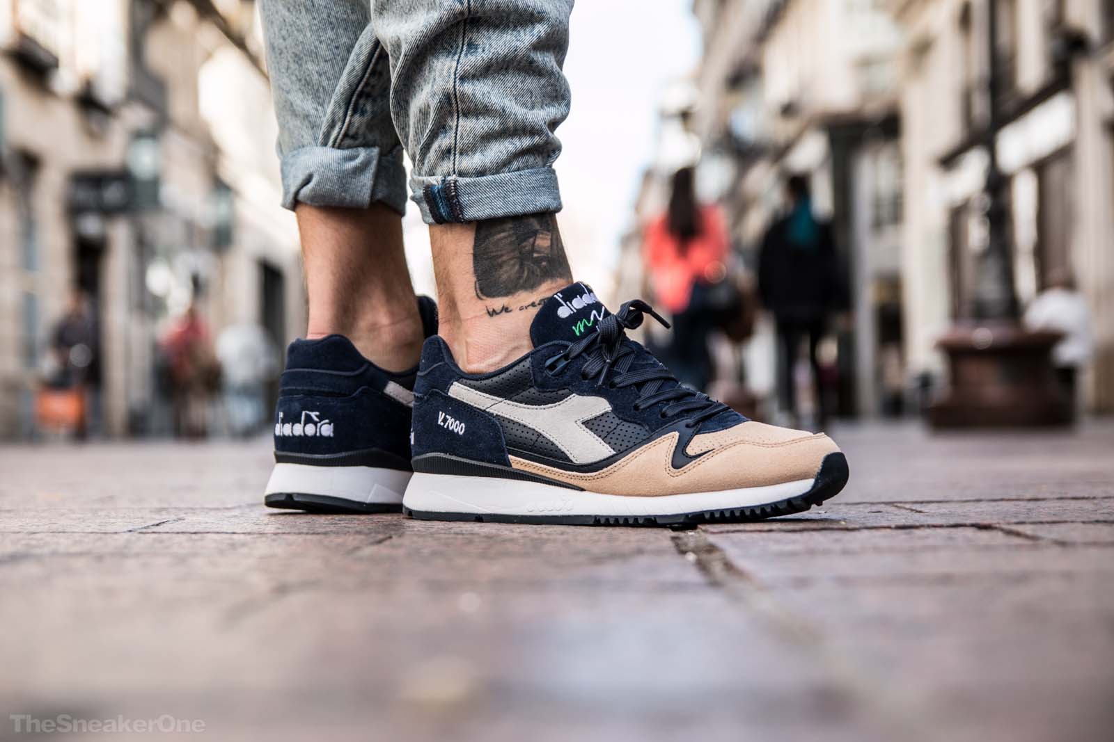 Diadora V7000