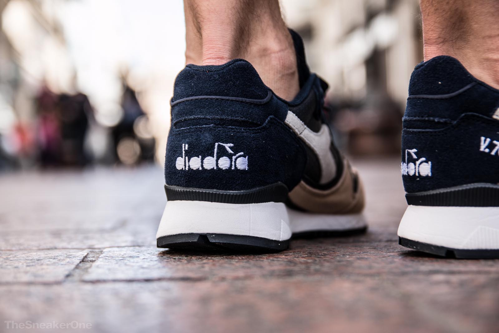 Diadora v7000